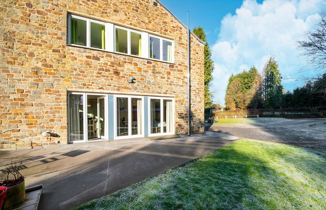 Stylish Retreat With Sauna - Photo 35