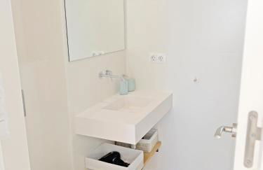 Loft Deluxe, Luminoso, Parking y Piscina - A 100 m del Mar AC - Photo 13