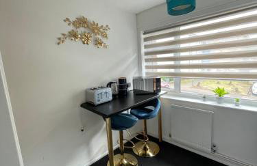 Large Stylish 2 Bedroom Apartment Stevenage Sleep 6 - Foto 13