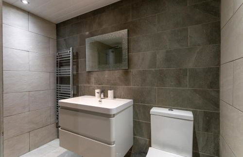 Brand New 5 Bed Home With Snooker Table, Wolverhampton - Foto 19