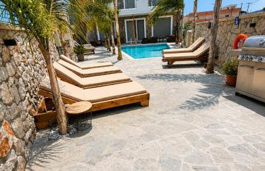 Odysseia Stay Pool & Private Jacuzzi 2min Beach - Foto 1