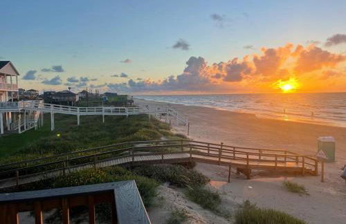 Surfside Beachfront Luxe - Photo 2