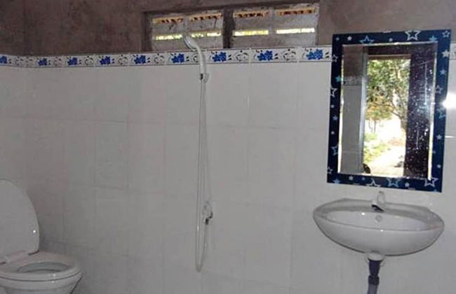 Peaceful Homestay in the Middle of Fruit Garden - Rooms With Private Toilets - Foto 3