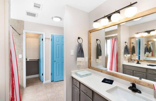 The Corniest Property in Texas ♥ 4 BR ♥ 1/4 Acre ♥ - Foto 25