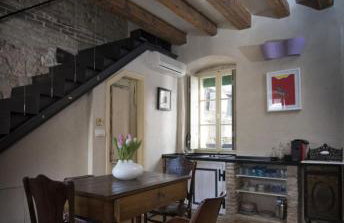 La Divine- captured by history inside Palace loft - Photo 10