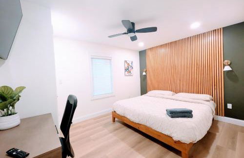 Custom Design Kitchen King Beds Laundry Large TVs - Foto 13