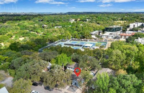 2025 New Build Victorian Gem on UT, 4BR, 2BA Downtown with Free Parking - Foto 26