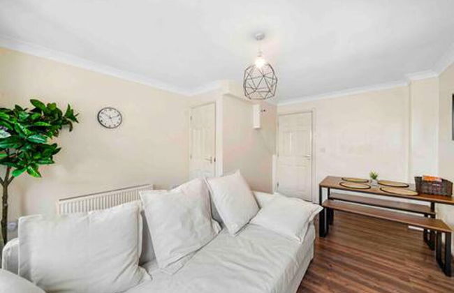 4 bed Townhouse- Free Parking - Photo 14