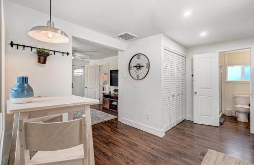 Baby Blue Cottage Downtown Hot Tub BBQ Fire Pit - Foto 13