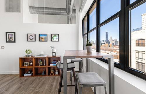 Modern Historic Loft 19ft Ceilings, Gym, Heated Parking, Skyline Views, Balcony - Foto 44