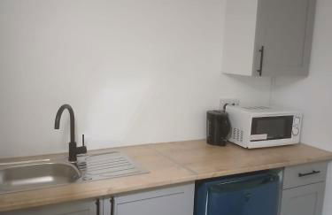 Budget Studio - Central Gosport with Free Parking - Photo 4