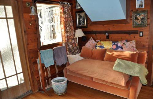 Antique Indonesian Teakwood Cottage for a Romantic Getaway in Petaluma, California - Foto 11