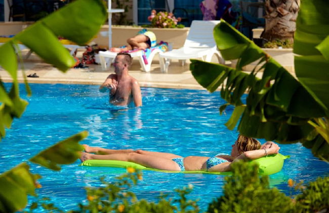 Seahorse Deluxe Hotel - Photo 26