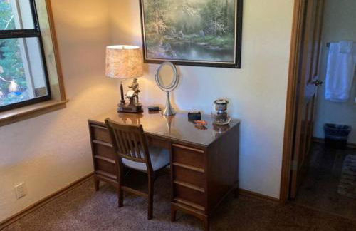 Cozy 3BR Dog-Friendly Cabin- Level 2 EV Chgr - Photo 31