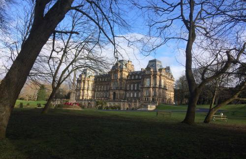 40 Newgate Barnard Castle -Central Location - Court Yard - Dog Friendly - Sleeps 7 - Wood Burner - Complimentary Logs & Wine - Smart TV - Foto 8