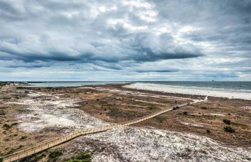 Beachfront Dauphin Island Condo Pool Access! - Foto 24