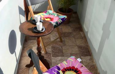 KITNET Ar condicionado, Wi Fi e varanda perto Praia Grande - Photo 1