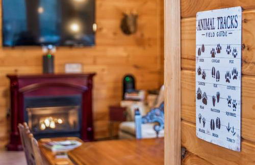 Peaceful Hideaway Treehouse near Little River Canyon - Foto 60