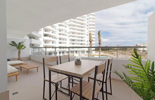 Global Properties, Apartamento con terraza y vistas a la piscina en Gran Canet - Photo 29