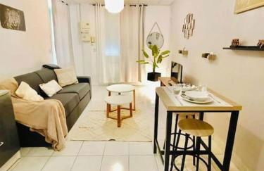 Savana Lodge, Wi-Fi, Parking Privé et Calme, Sortie 12 ChanaS - Foto 1