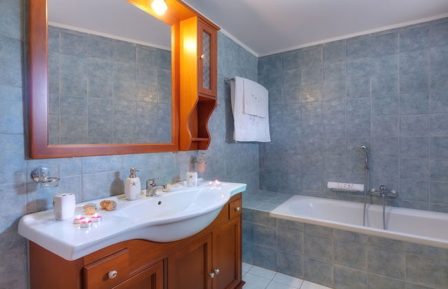 Traditional Ioannis Cottage...luxurious & Rustic With Ecological Heated Pool !!! - Foto 10