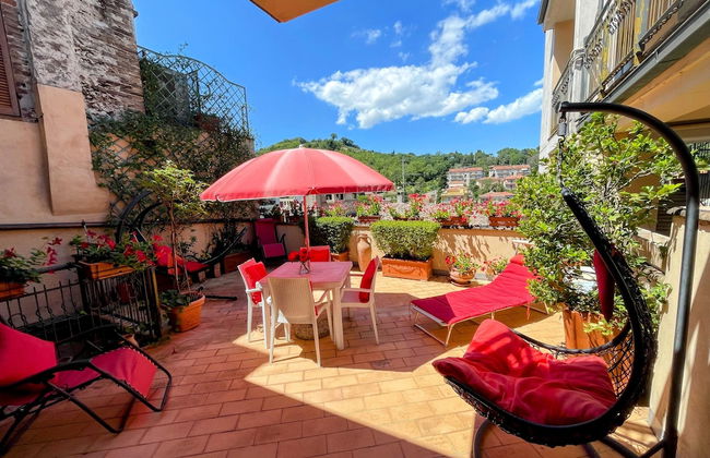 Central Spoleto Apartment With Large Sunny Terrace With Views - Photo 37