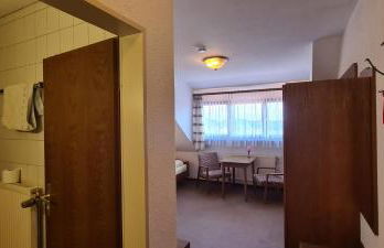 Doppelzimmer Bergblick mit 2 Einzelbetten - Pension Hauber - Foto 8