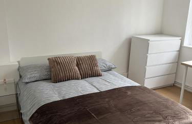 Cosy 5 Bed Apartment in Highgate - Photo 8