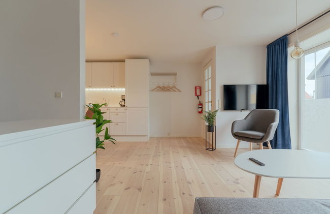 Cozy Downtown Studio Apartment - Photo 11