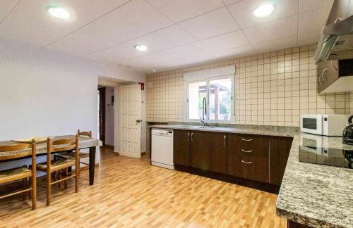 Can Bugantó - amplia casa con piscina y jardín - Foto 8