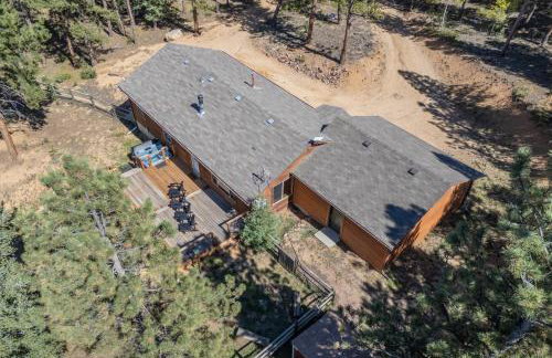 Cozy Wolfcamp Chalet with Hot Tub, Views with Fast Wifi - Foto 35