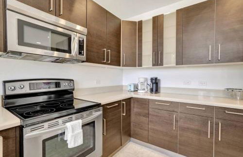 Coastal Condo Deerfield Beach Retreat 3 bed 2 bath - Photo 31