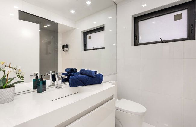 Peaceful 3BD Family House With Pool - Photo 19