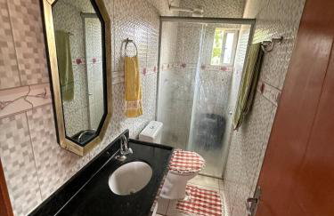 Quarto privativo com sala e tv em Villa Hostel - Foto 7