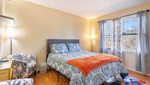 Stylish Home with BBQ Patio Prime Greensboro Spot - Foto 3