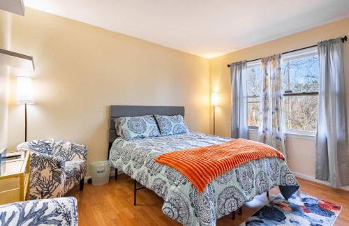 Stylish Home with BBQ Patio Prime Greensboro Spot - Foto 3