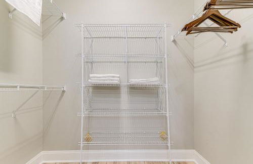 Secluded 18-Acre Retreat in Staley with Game Room - Foto 15