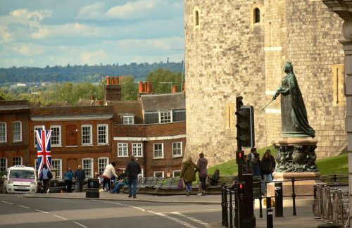 Epic Location, Views & Large Private Terrace - Photo 28