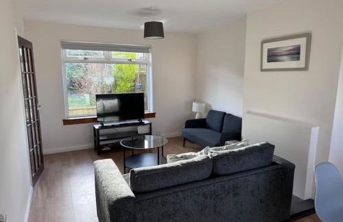 4 Bed House, Glenrothes sleeps 5 - Foto 1