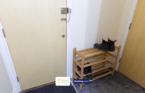 Large 2 Bedroom Apartment By The One Retreats Short Lets & Serviced Accommodation Horley Close To Gatwick Airport - Foto 37