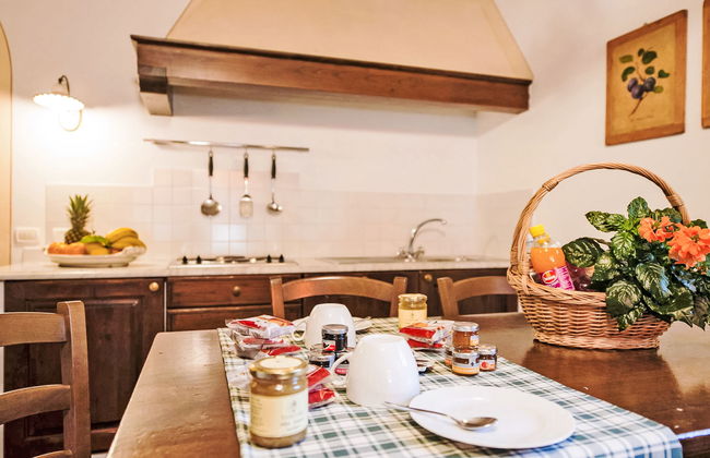 2 bedroom Apartment in San Gimignano with swimming pool and garden - Photo 8