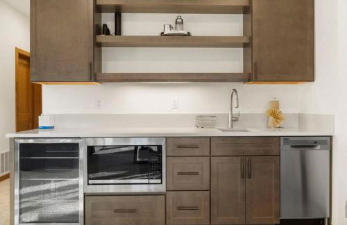 3BR+Loft Modern Mountain Retreat w Hot Tub - Foto 22