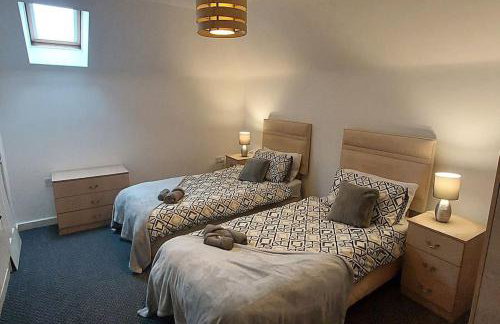 Large 2 bed flat in Bolton - Photo 11