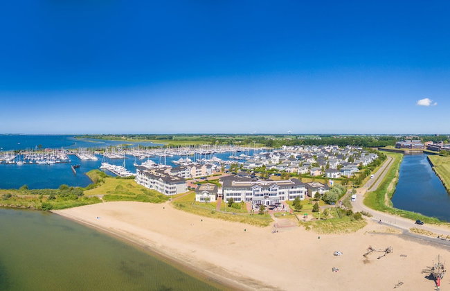 Villa in Hellevoetsluis Near North Sea Beach - Foto 1