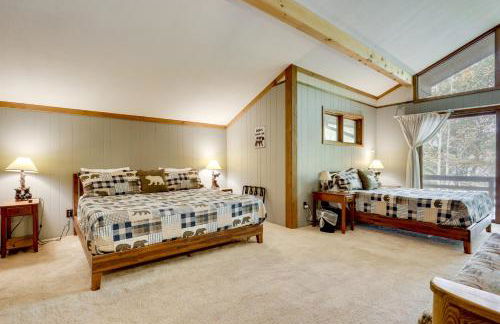 Lakeside Northwoods Retreat Dock, Deck, Fire Pit! - Foto 10