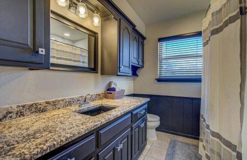 Entire Cozy Getaway with Pool - Foto 16