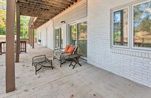 Serene Home with Fire Pit, Deck and Easy Access to ATL - Foto 42