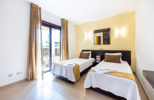 CoolHouses Algarve, Luz 2 bed elegant flat, private pool & garden, SPA facilities, Mar da Luz 19 - Foto 14