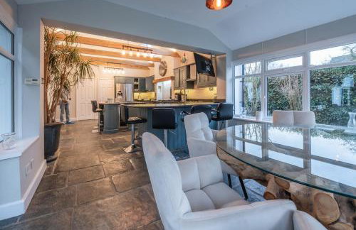 5BDR Luxe Villa By Torr Property Group Short Lets & Serviced Accommodation With Free Parking & River View Stratford-Upon-Avon - Foto 77