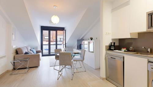 Ático con terraza en playa de San Lorenzo - Foto 3